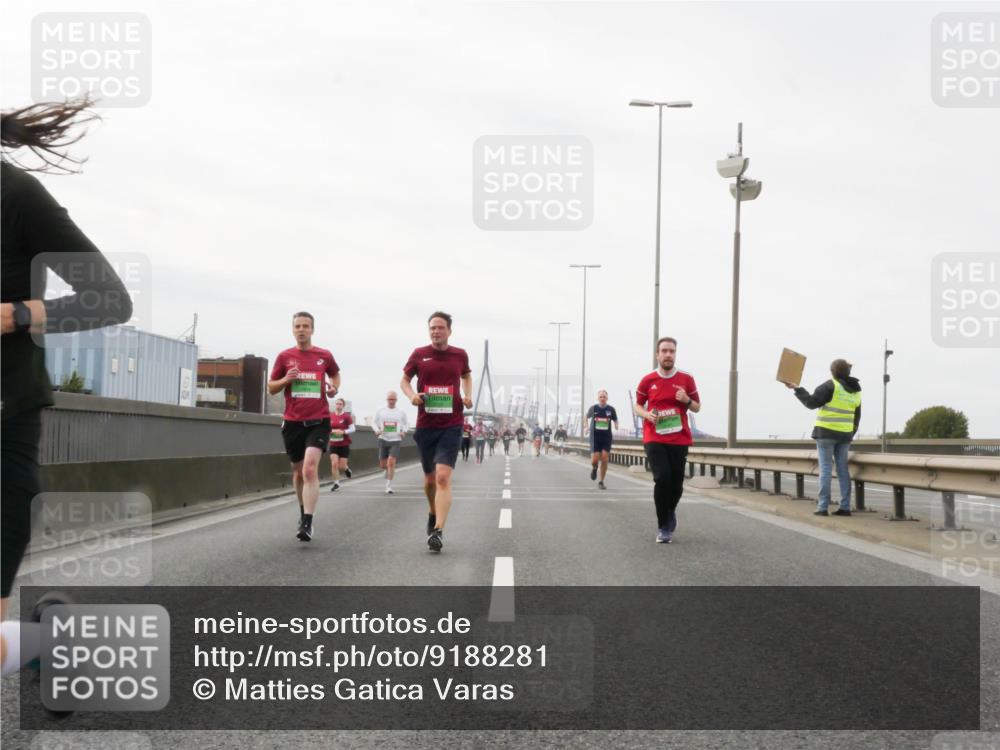 03.10.2025 - Köhlbrandbrückenlauf Matties Gatica Varas http://msf.ph/oto/9188281 03.10.2025 15:53:35 Position 3  meine-sportfotos.de