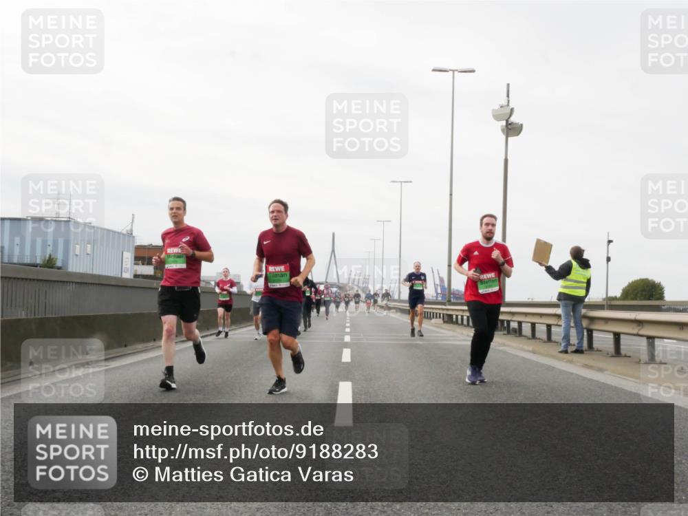 03.10.2025 - Köhlbrandbrückenlauf Matties Gatica Varas http://msf.ph/oto/9188283 03.10.2025 15:53:36 Position 3  meine-sportfotos.de