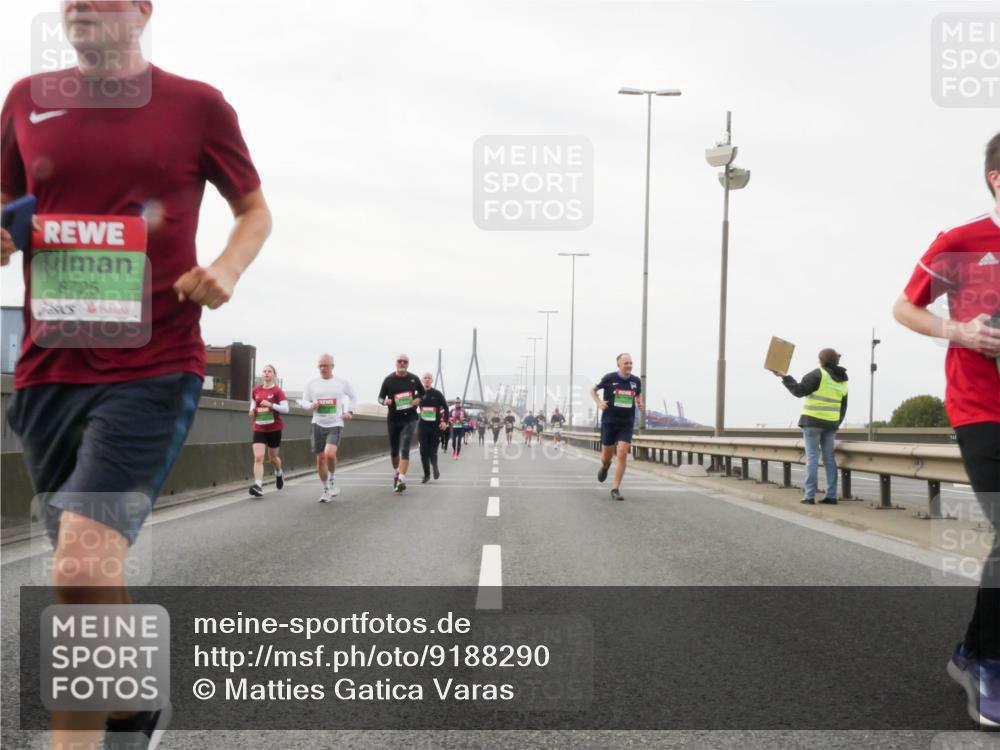 03.10.2025 - Köhlbrandbrückenlauf Matties Gatica Varas http://msf.ph/oto/9188290 03.10.2025 15:53:37 Position 3 44, 8725 meine-sportfotos.de