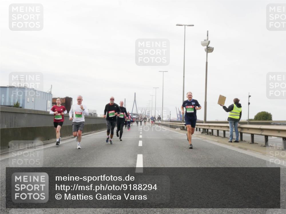 03.10.2025 - Köhlbrandbrückenlauf Matties Gatica Varas http://msf.ph/oto/9188294 03.10.2025 15:53:38 Position 3  meine-sportfotos.de