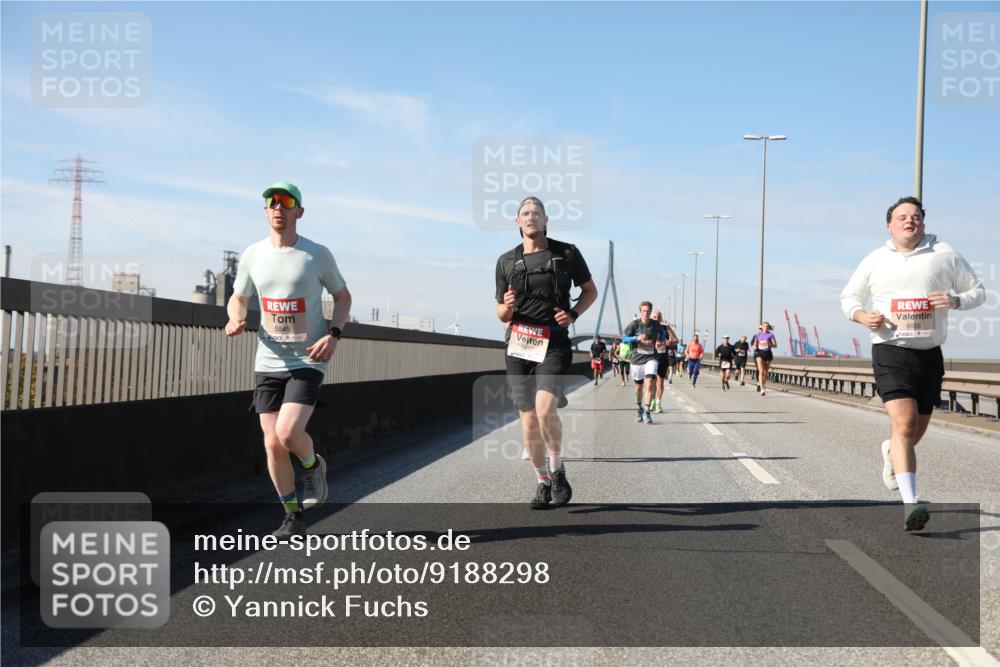 03.10.2025 - Köhlbrandbrückenlauf Yannick Fuchs http://msf.ph/oto/9188298 03.10.2025 11:47:15 Position 3 5845, 5817, 4856 meine-sportfotos.de