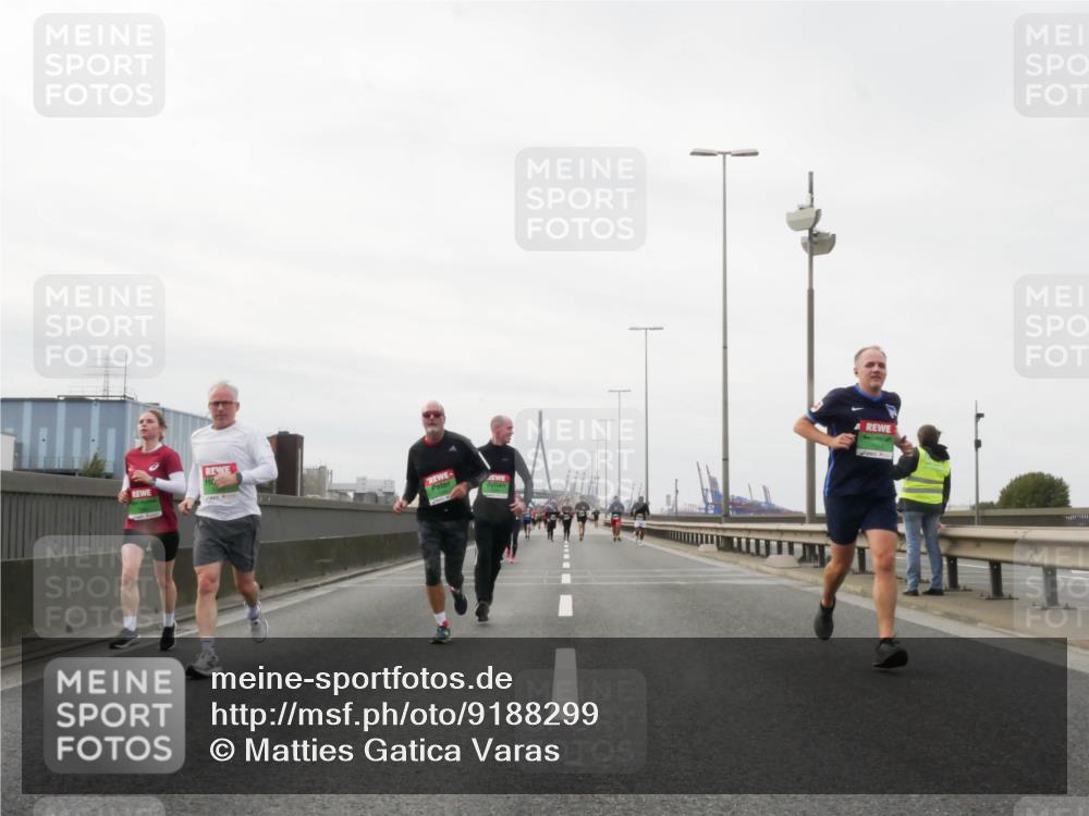 03.10.2025 - Köhlbrandbrückenlauf Matties Gatica Varas http://msf.ph/oto/9188299 03.10.2025 15:53:39 Position 3  meine-sportfotos.de