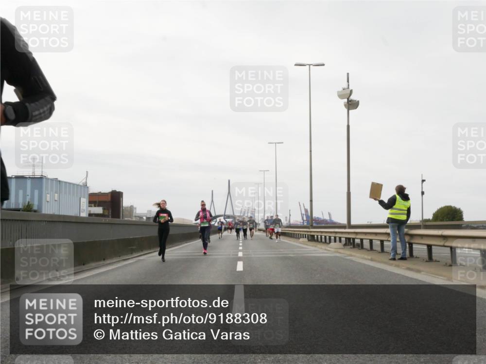 03.10.2025 - Köhlbrandbrückenlauf Matties Gatica Varas http://msf.ph/oto/9188308 03.10.2025 15:53:42 Position 3  meine-sportfotos.de