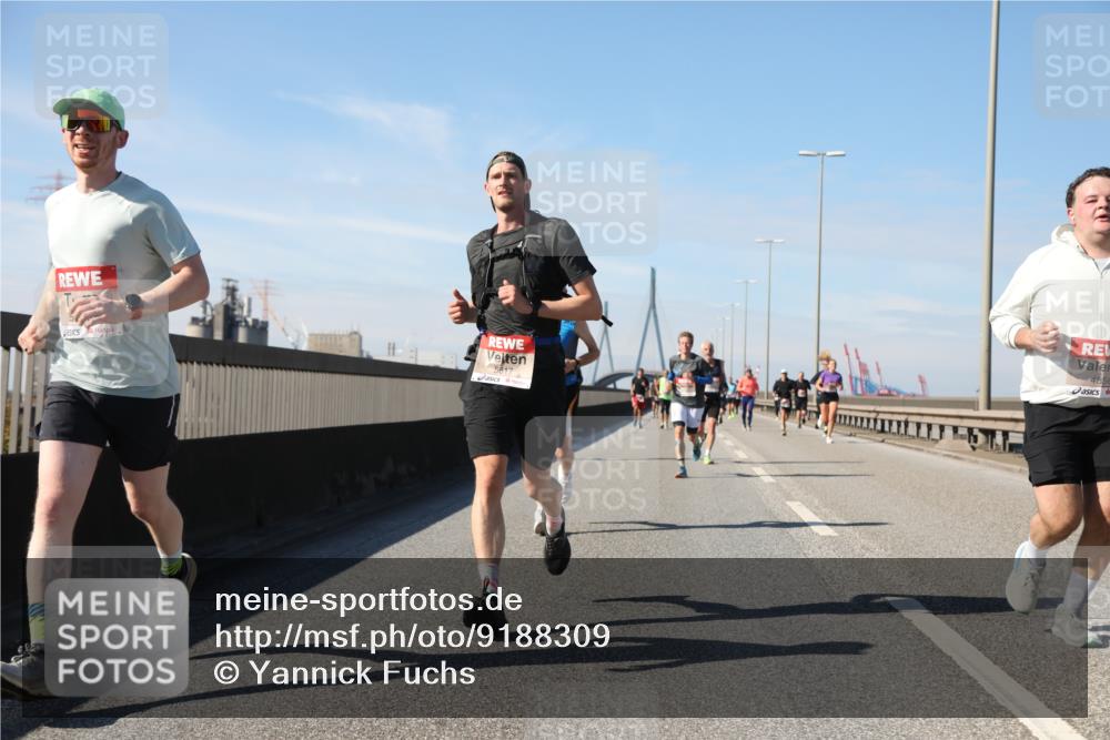 03.10.2025 - Köhlbrandbrückenlauf Yannick Fuchs http://msf.ph/oto/9188309 03.10.2025 11:47:15 Position 3 5617, 4856 meine-sportfotos.de