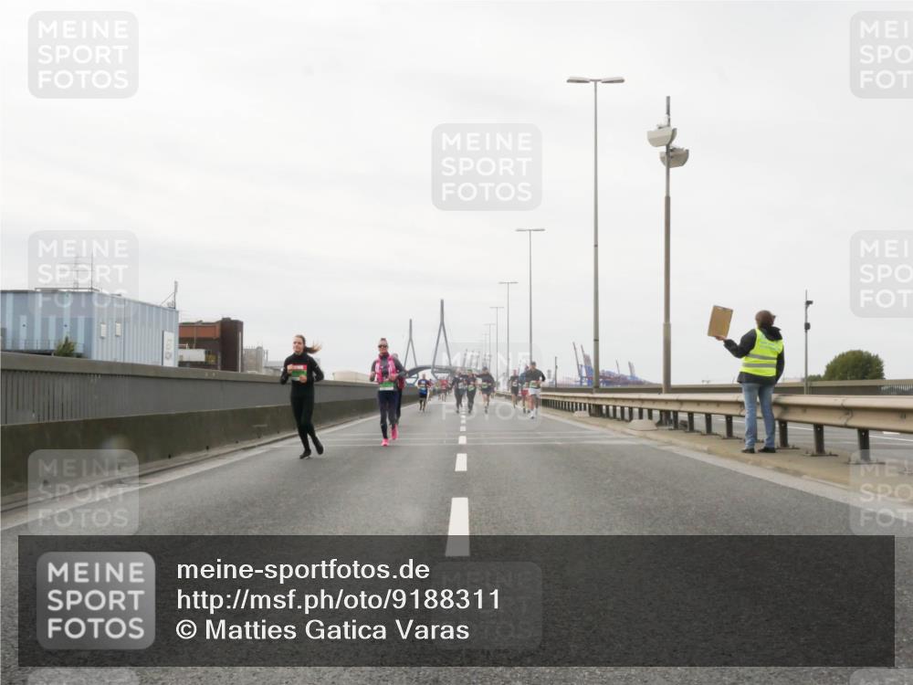 03.10.2025 - Köhlbrandbrückenlauf Matties Gatica Varas http://msf.ph/oto/9188311 03.10.2025 15:53:42 Position 3  meine-sportfotos.de