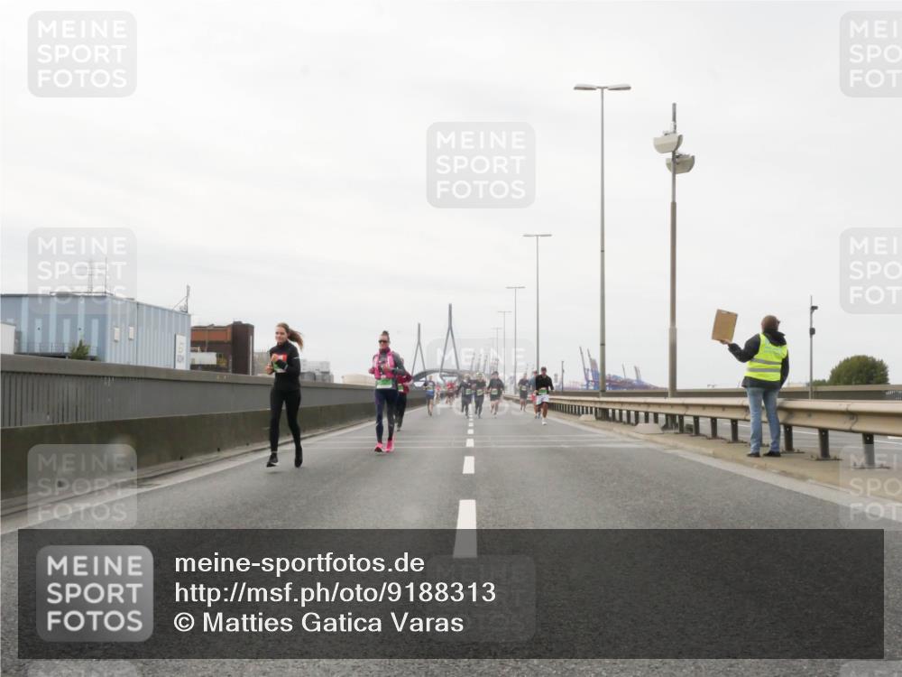 03.10.2025 - Köhlbrandbrückenlauf Matties Gatica Varas http://msf.ph/oto/9188313 03.10.2025 15:53:43 Position 3  meine-sportfotos.de