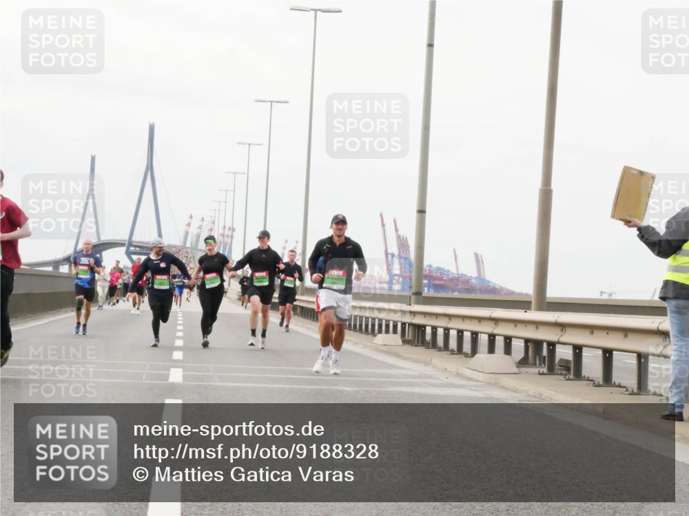 03.10.2025 - Köhlbrandbrückenlauf Matties Gatica Varas http://msf.ph/oto/9188328 03.10.2025 15:53:46 Position 3  meine-sportfotos.de