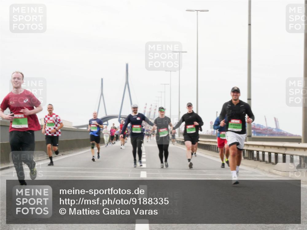 03.10.2025 - Köhlbrandbrückenlauf Matties Gatica Varas http://msf.ph/oto/9188335 03.10.2025 15:53:47 Position 3  meine-sportfotos.de