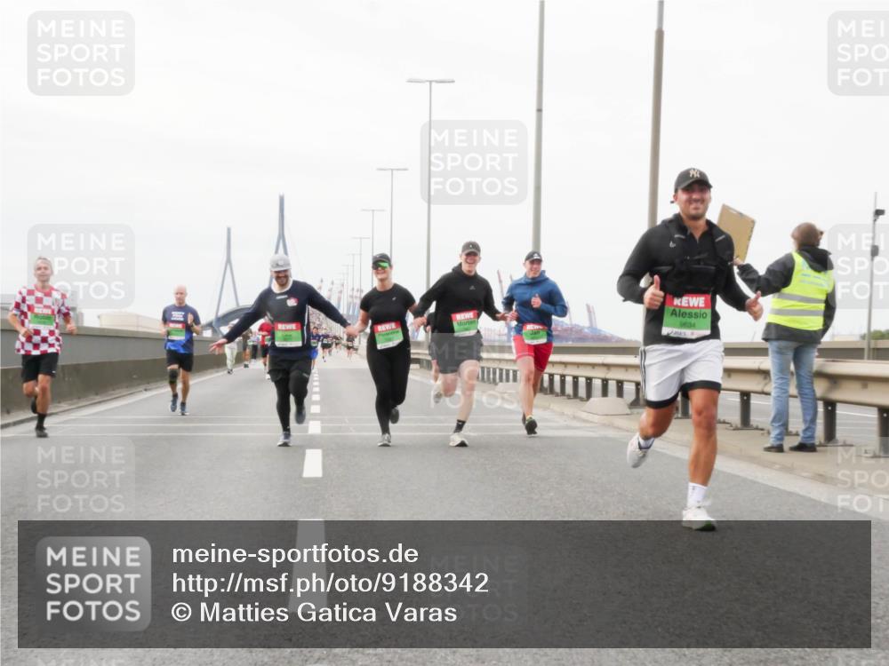 03.10.2025 - Köhlbrandbrückenlauf Matties Gatica Varas http://msf.ph/oto/9188342 03.10.2025 15:53:49 Position 3 9634 meine-sportfotos.de