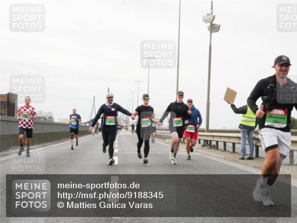 03.10.2025 - Köhlbrandbrückenlauf Matties Gatica Varas http://msf.ph/oto/9188345 03.10.2025 15:53:50 Position 3 9034 meine-sportfotos.de