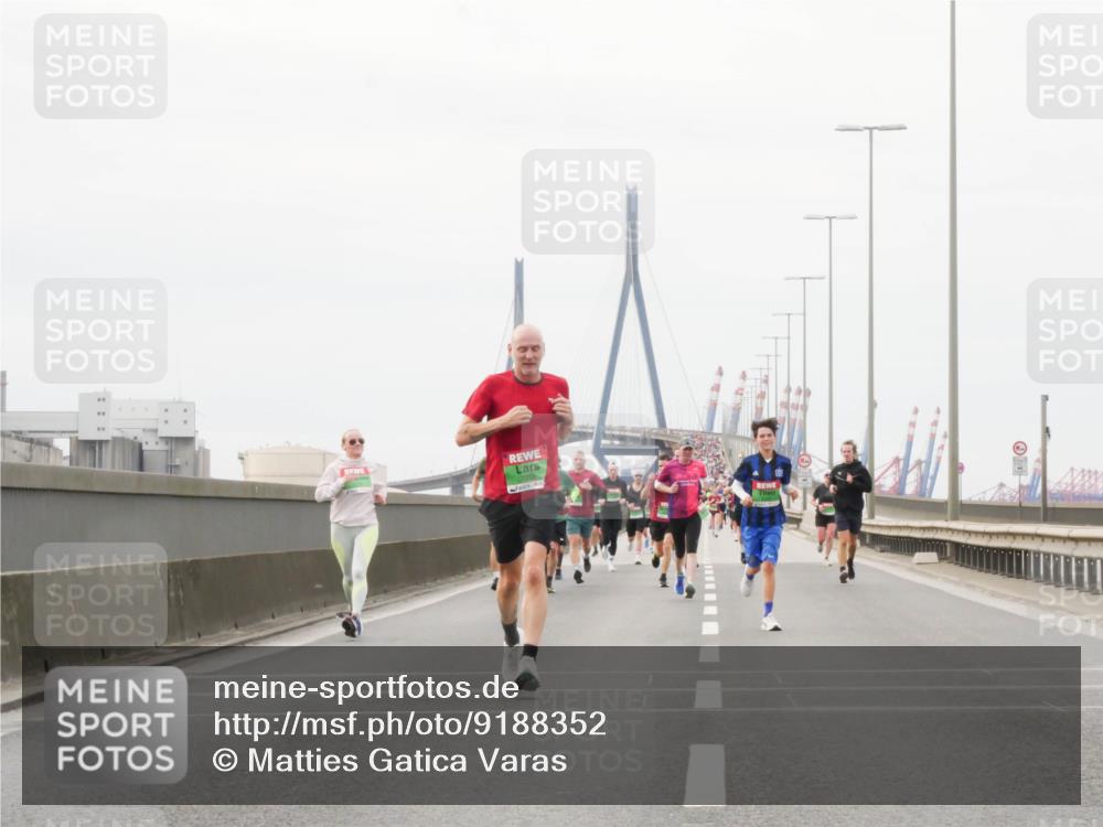 03.10.2025 - Köhlbrandbrückenlauf Matties Gatica Varas http://msf.ph/oto/9188352 03.10.2025 15:53:58 Position 3  meine-sportfotos.de