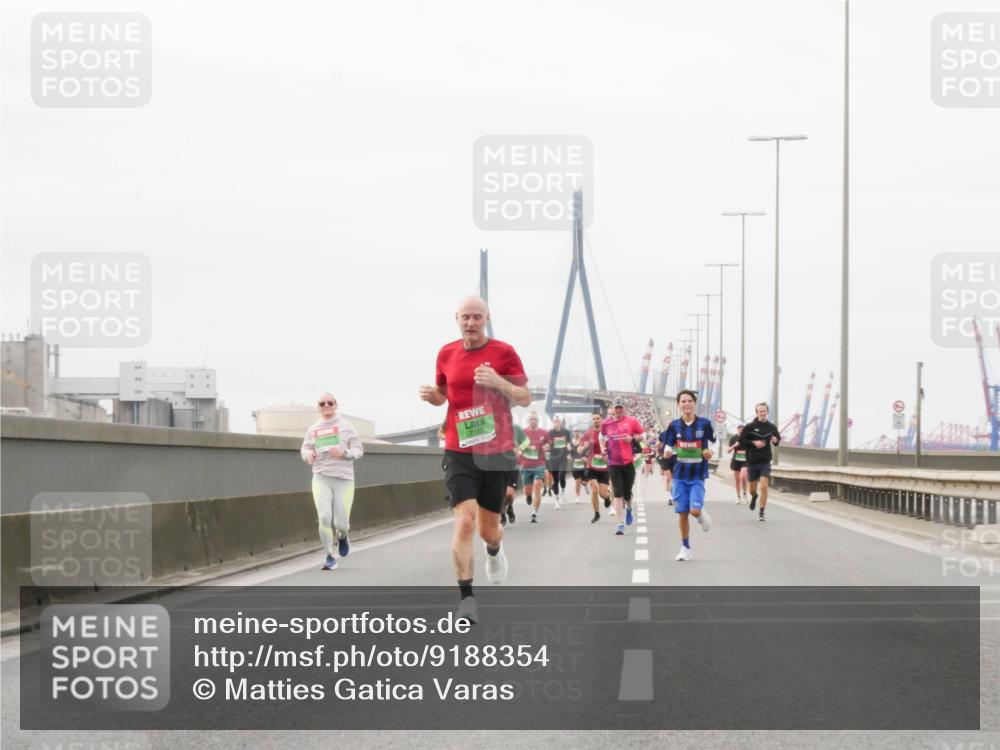 03.10.2025 - Köhlbrandbrückenlauf Matties Gatica Varas http://msf.ph/oto/9188354 03.10.2025 15:53:59 Position 3  meine-sportfotos.de