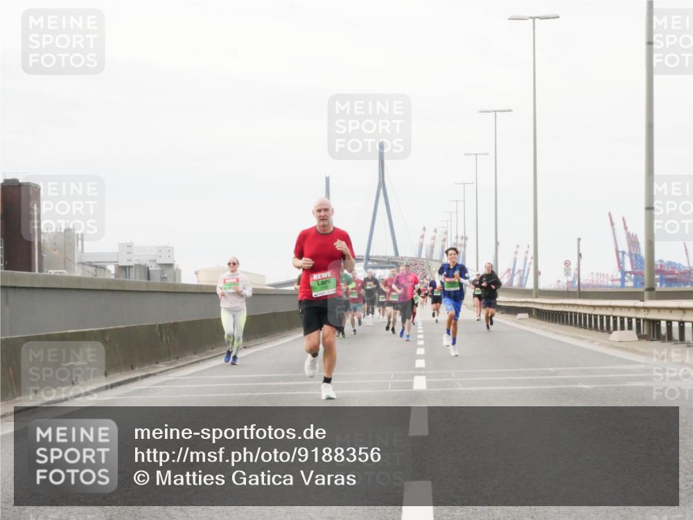 03.10.2025 - Köhlbrandbrückenlauf Matties Gatica Varas http://msf.ph/oto/9188356 03.10.2025 15:53:59 Position 3  meine-sportfotos.de