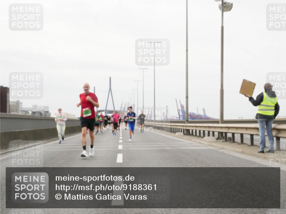 03.10.2025 - Köhlbrandbrückenlauf Matties Gatica Varas http://msf.ph/oto/9188361 03.10.2025 15:54:00 Position 3  meine-sportfotos.de