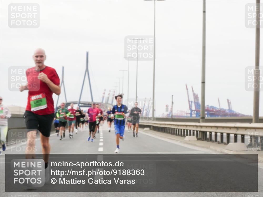 03.10.2025 - Köhlbrandbrückenlauf Matties Gatica Varas http://msf.ph/oto/9188363 03.10.2025 15:54:01 Position 3  meine-sportfotos.de