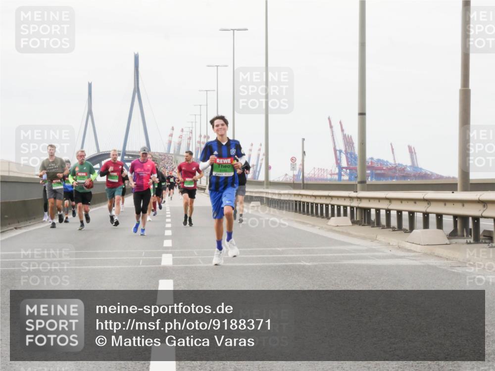 03.10.2025 - Köhlbrandbrückenlauf Matties Gatica Varas http://msf.ph/oto/9188371 03.10.2025 15:54:02 Position 3 00 meine-sportfotos.de