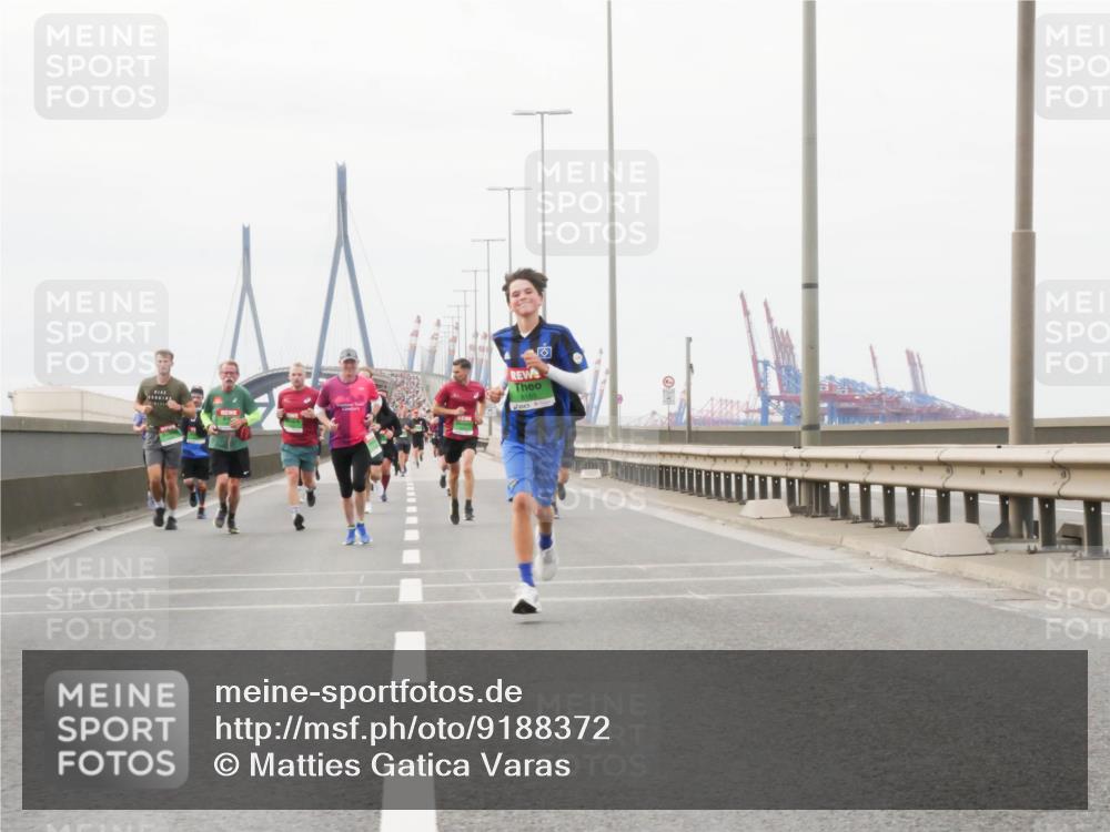 03.10.2025 - Köhlbrandbrückenlauf Matties Gatica Varas http://msf.ph/oto/9188372 03.10.2025 15:54:03 Position 3  meine-sportfotos.de