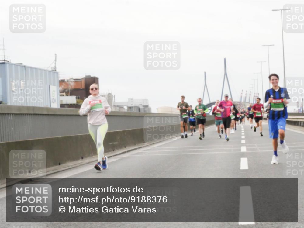 03.10.2025 - Köhlbrandbrückenlauf Matties Gatica Varas http://msf.ph/oto/9188376 03.10.2025 15:54:04 Position 3  meine-sportfotos.de