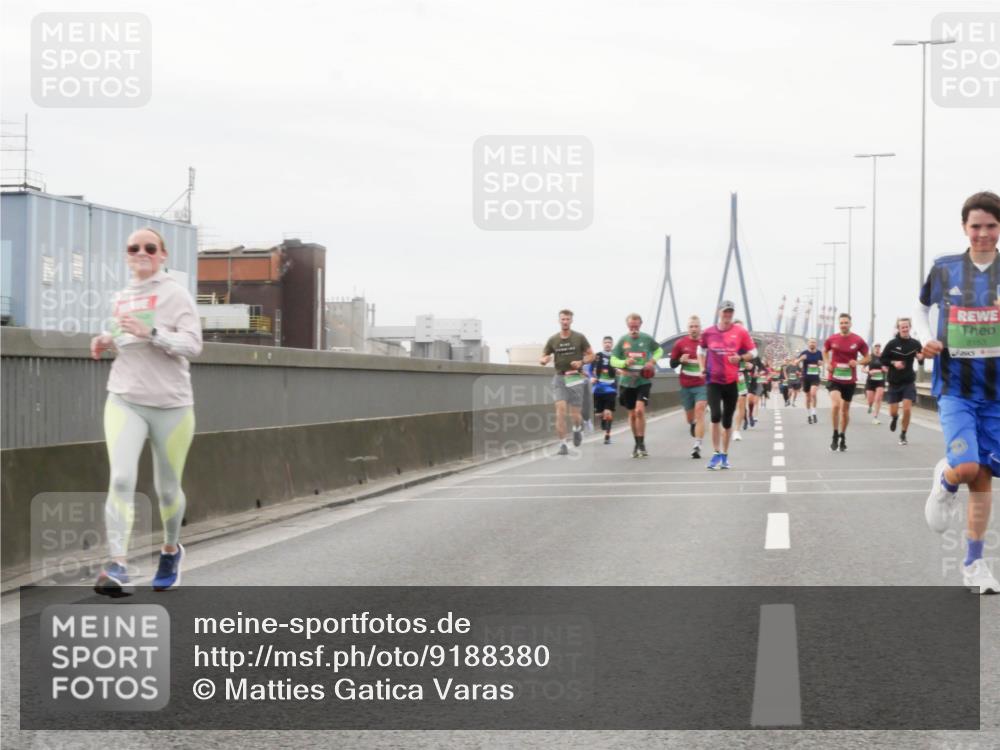 03.10.2025 - Köhlbrandbrückenlauf Matties Gatica Varas http://msf.ph/oto/9188380 03.10.2025 15:54:05 Position 3 8153 meine-sportfotos.de