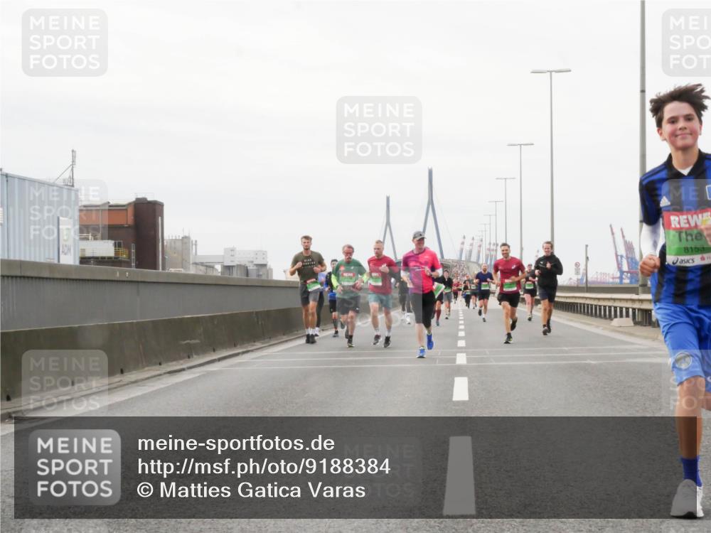 03.10.2025 - Köhlbrandbrückenlauf Matties Gatica Varas http://msf.ph/oto/9188384 03.10.2025 15:54:05 Position 3 8153 meine-sportfotos.de