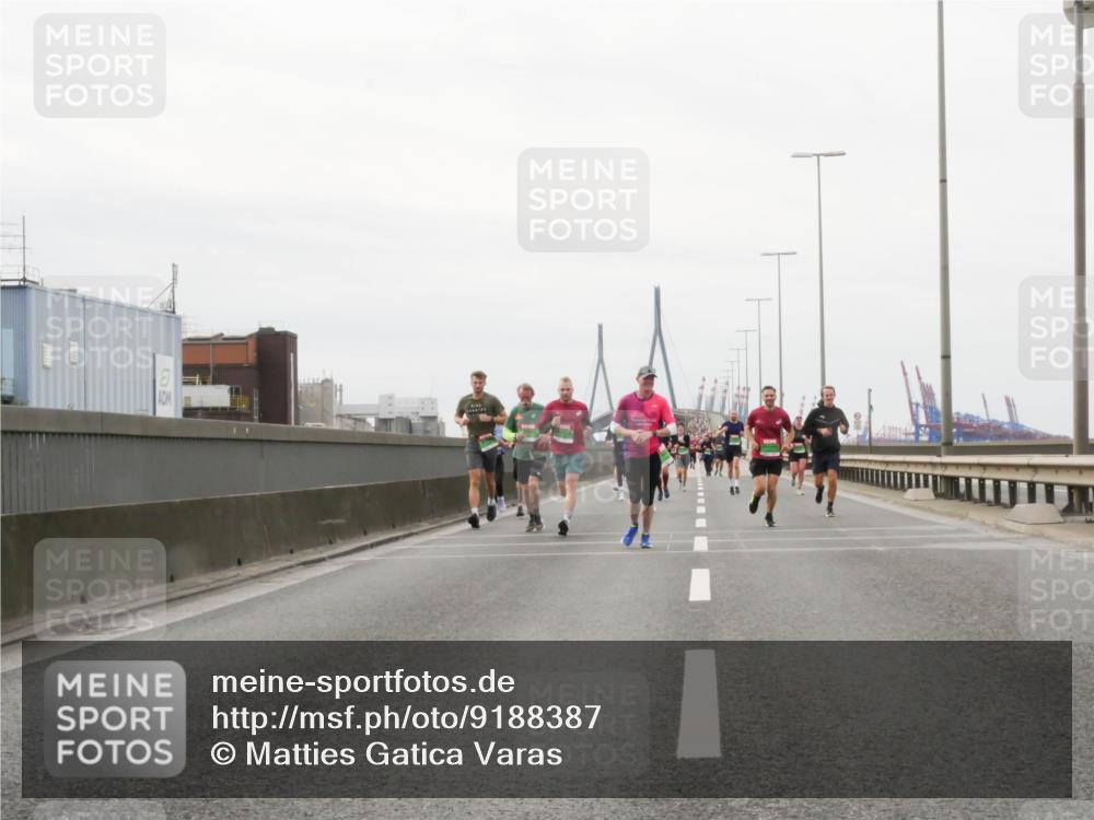 03.10.2025 - Köhlbrandbrückenlauf Matties Gatica Varas http://msf.ph/oto/9188387 03.10.2025 15:54:06 Position 3  meine-sportfotos.de