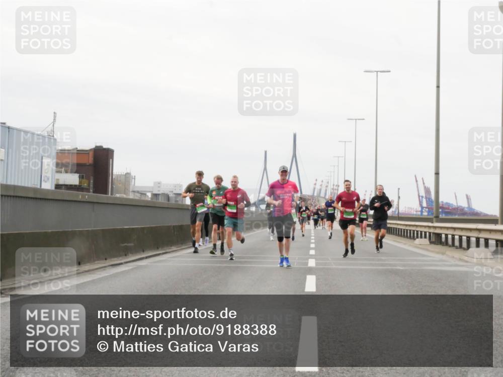 03.10.2025 - Köhlbrandbrückenlauf Matties Gatica Varas http://msf.ph/oto/9188388 03.10.2025 15:54:06 Position 3  meine-sportfotos.de