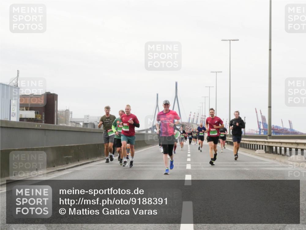 03.10.2025 - Köhlbrandbrückenlauf Matties Gatica Varas http://msf.ph/oto/9188391 03.10.2025 15:54:07 Position 3 3 meine-sportfotos.de