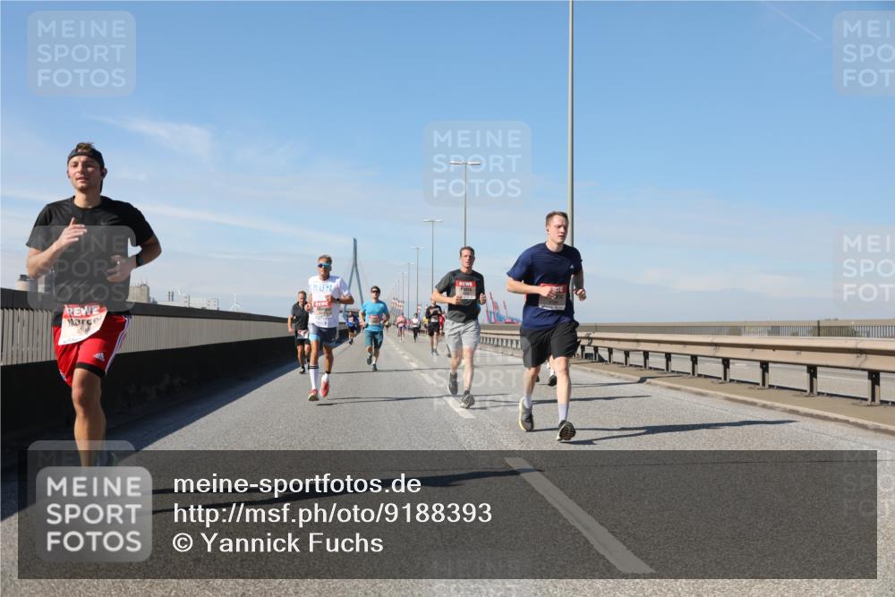 03.10.2025 - Köhlbrandbrückenlauf Yannick Fuchs http://msf.ph/oto/9188393 03.10.2025 11:47:27 Position 3 098 meine-sportfotos.de