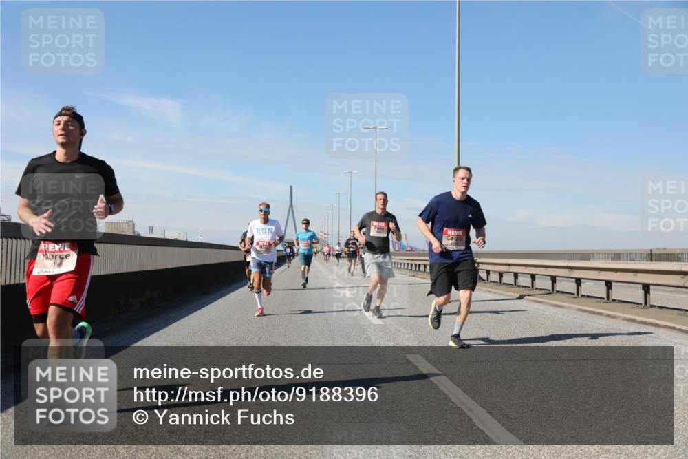 03.10.2025 - Köhlbrandbrückenlauf Yannick Fuchs http://msf.ph/oto/9188396 03.10.2025 11:47:27 Position 3 4098 meine-sportfotos.de