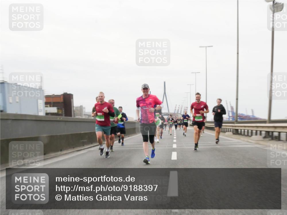 03.10.2025 - Köhlbrandbrückenlauf Matties Gatica Varas http://msf.ph/oto/9188397 03.10.2025 15:54:08 Position 3 002 meine-sportfotos.de