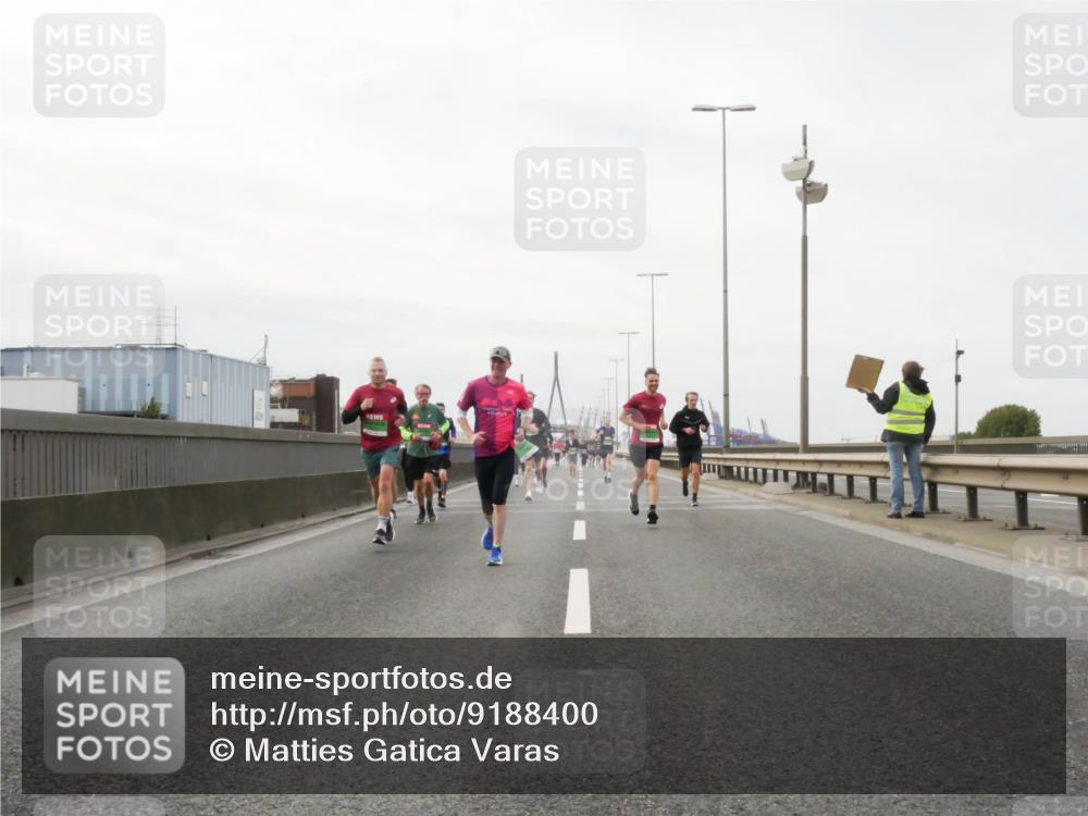 03.10.2025 - Köhlbrandbrückenlauf Matties Gatica Varas http://msf.ph/oto/9188400 03.10.2025 15:54:09 Position 3  meine-sportfotos.de