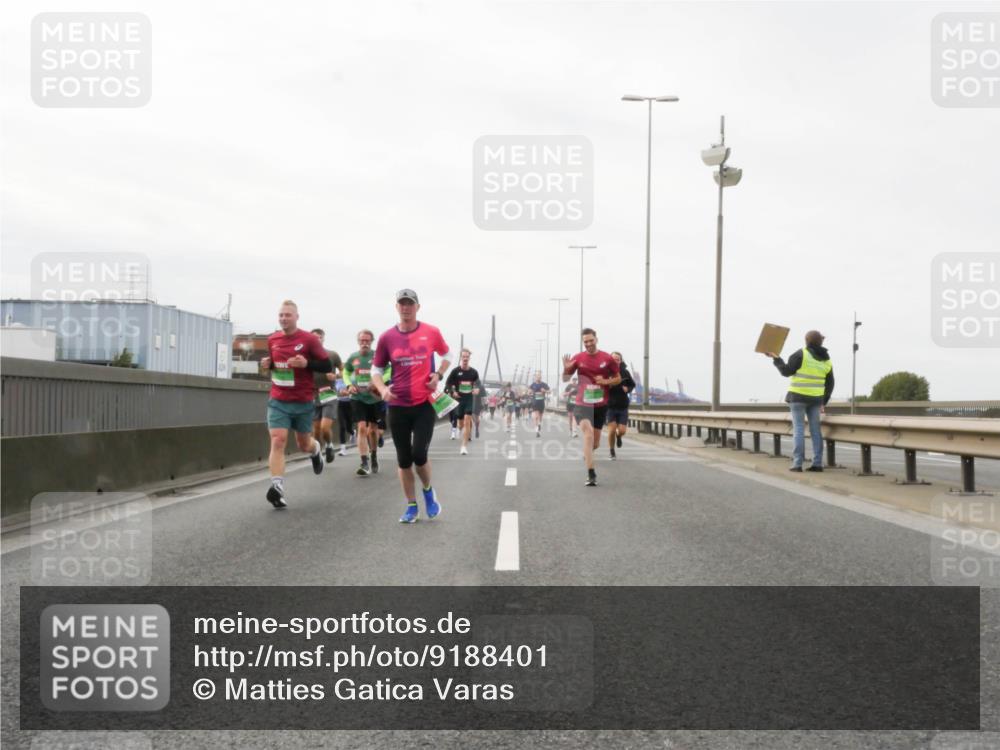 03.10.2025 - Köhlbrandbrückenlauf Matties Gatica Varas http://msf.ph/oto/9188401 03.10.2025 15:54:09 Position 3  meine-sportfotos.de