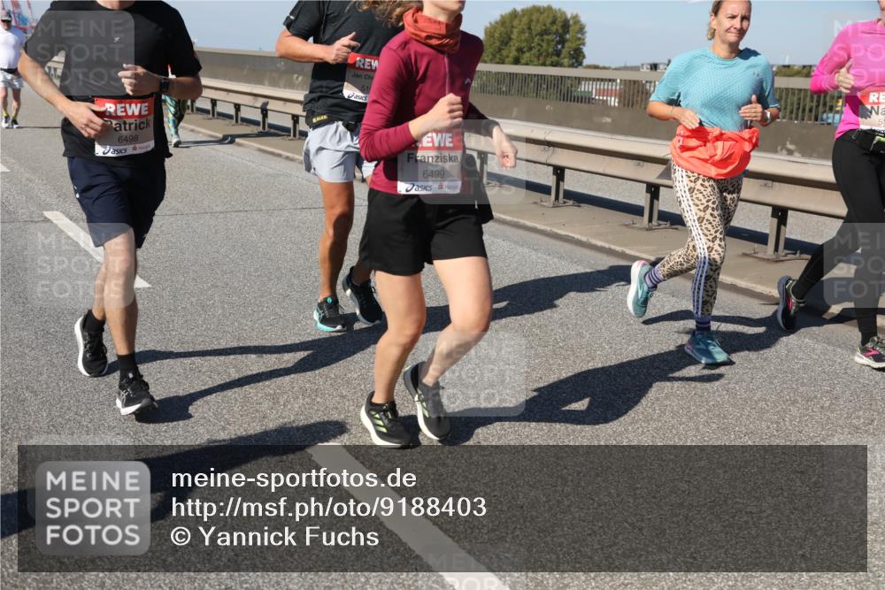 03.10.2025 - Köhlbrandbrückenlauf Yannick Fuchs http://msf.ph/oto/9188403 03.10.2025 12:07:45 Position 3 6498, 51, 6499 meine-sportfotos.de