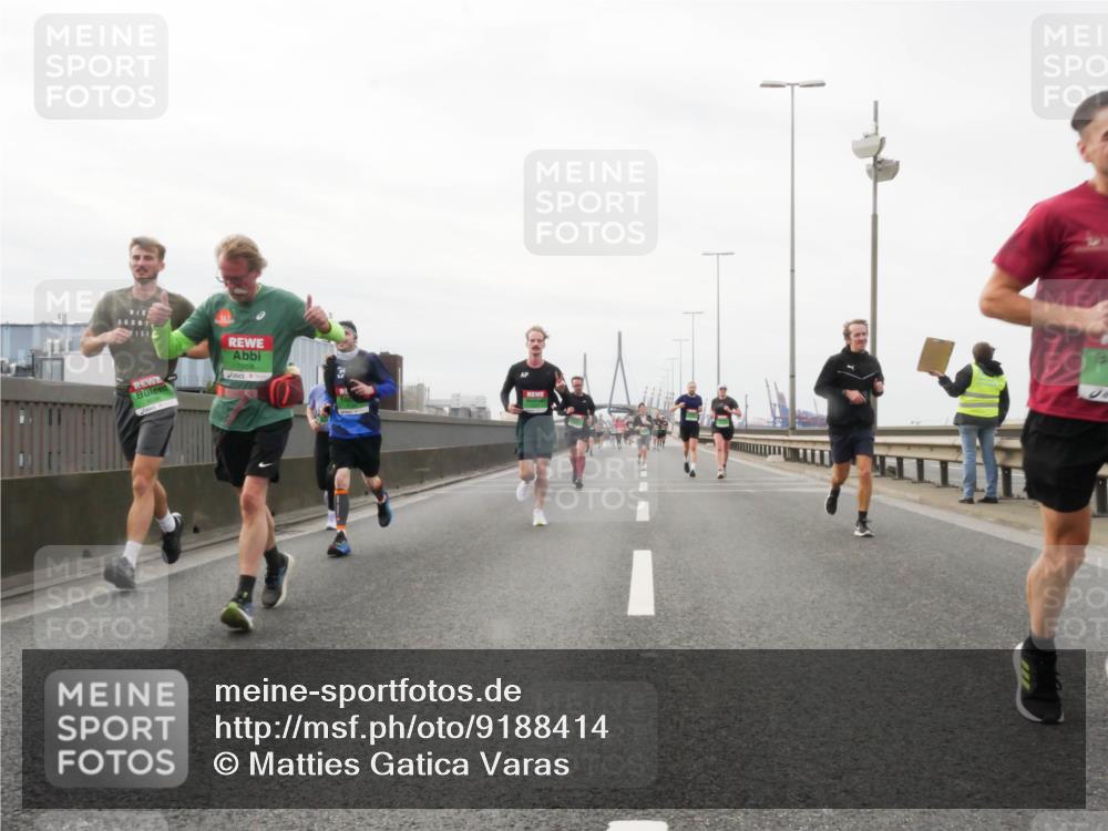 03.10.2025 - Köhlbrandbrückenlauf Matties Gatica Varas http://msf.ph/oto/9188414 03.10.2025 15:54:12 Position 3  meine-sportfotos.de