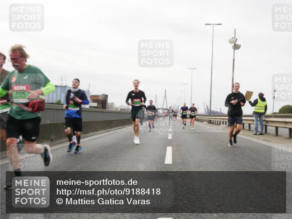 03.10.2025 - Köhlbrandbrückenlauf Matties Gatica Varas http://msf.ph/oto/9188418 03.10.2025 15:54:12 Position 3  meine-sportfotos.de