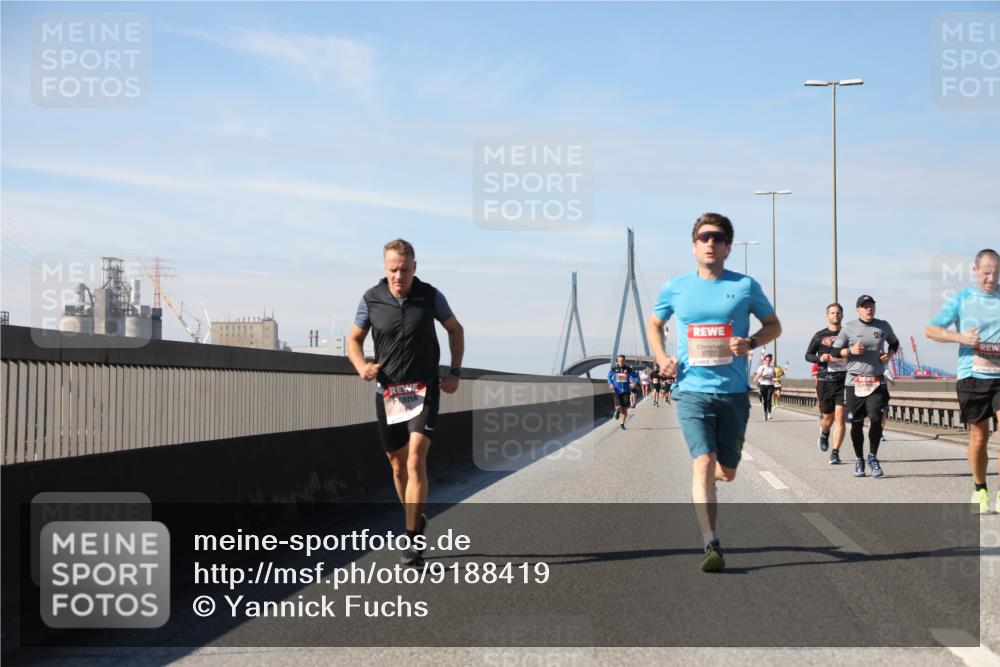 03.10.2025 - Köhlbrandbrückenlauf Yannick Fuchs http://msf.ph/oto/9188419 03.10.2025 11:47:30 Position 3 6722 meine-sportfotos.de
