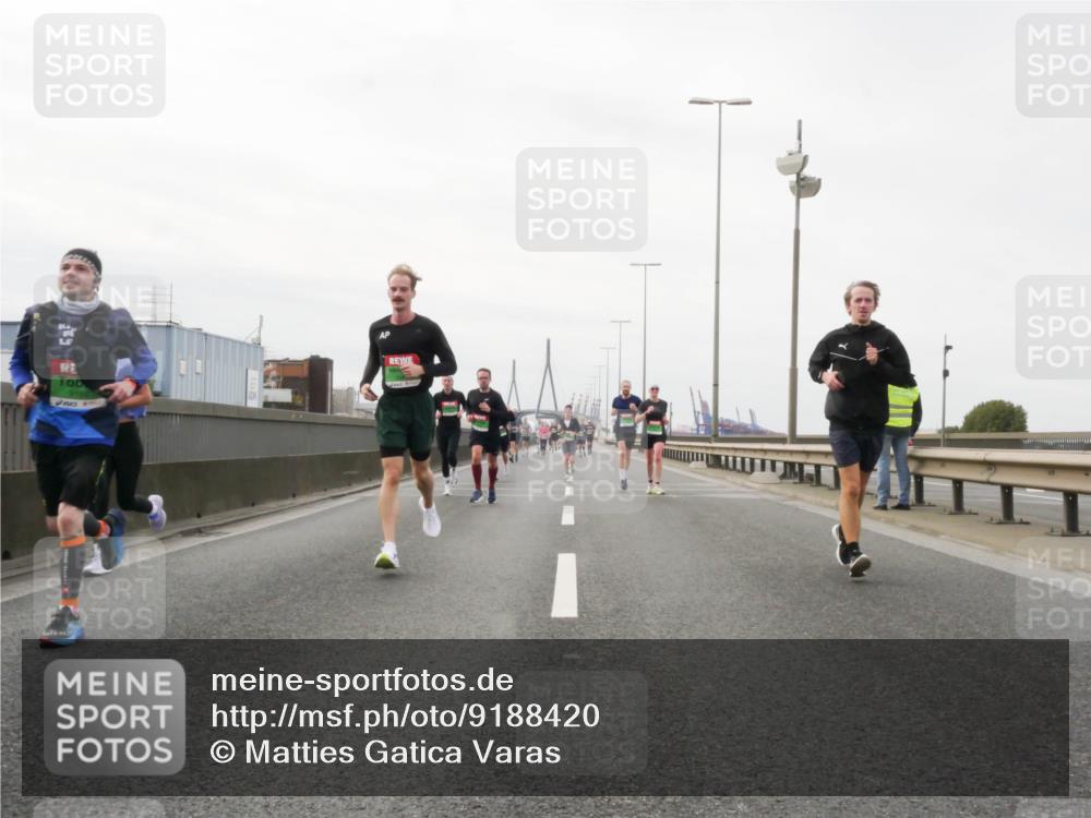 03.10.2025 - Köhlbrandbrückenlauf Matties Gatica Varas http://msf.ph/oto/9188420 03.10.2025 15:54:13 Position 3  meine-sportfotos.de