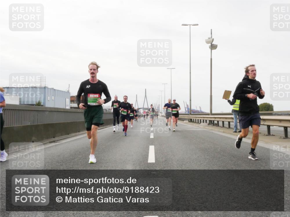 03.10.2025 - Köhlbrandbrückenlauf Matties Gatica Varas http://msf.ph/oto/9188423 03.10.2025 15:54:13 Position 3  meine-sportfotos.de