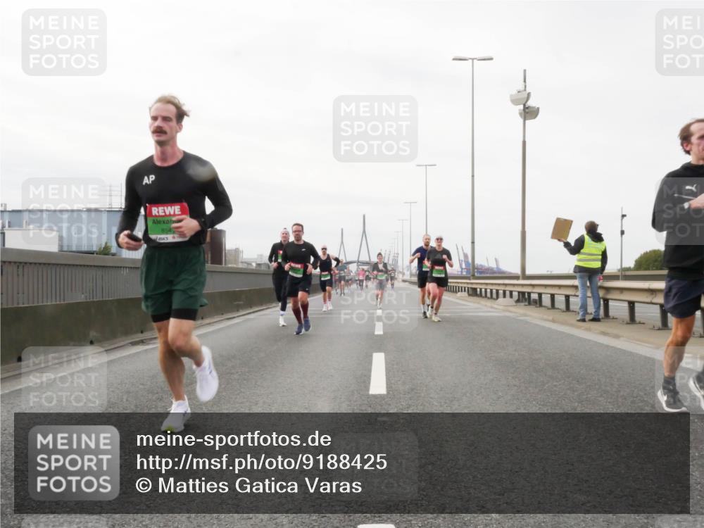 03.10.2025 - Köhlbrandbrückenlauf Matties Gatica Varas http://msf.ph/oto/9188425 03.10.2025 15:54:14 Position 3 854 meine-sportfotos.de