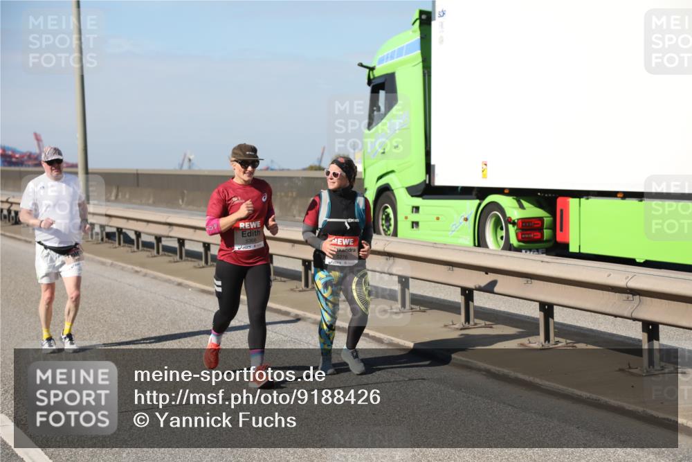 03.10.2025 - Köhlbrandbrückenlauf Yannick Fuchs http://msf.ph/oto/9188426 03.10.2025 12:07:47 Position 3 5368, 5276 meine-sportfotos.de