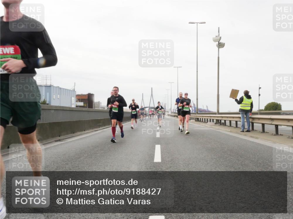 03.10.2025 - Köhlbrandbrückenlauf Matties Gatica Varas http://msf.ph/oto/9188427 03.10.2025 15:54:14 Position 3  meine-sportfotos.de