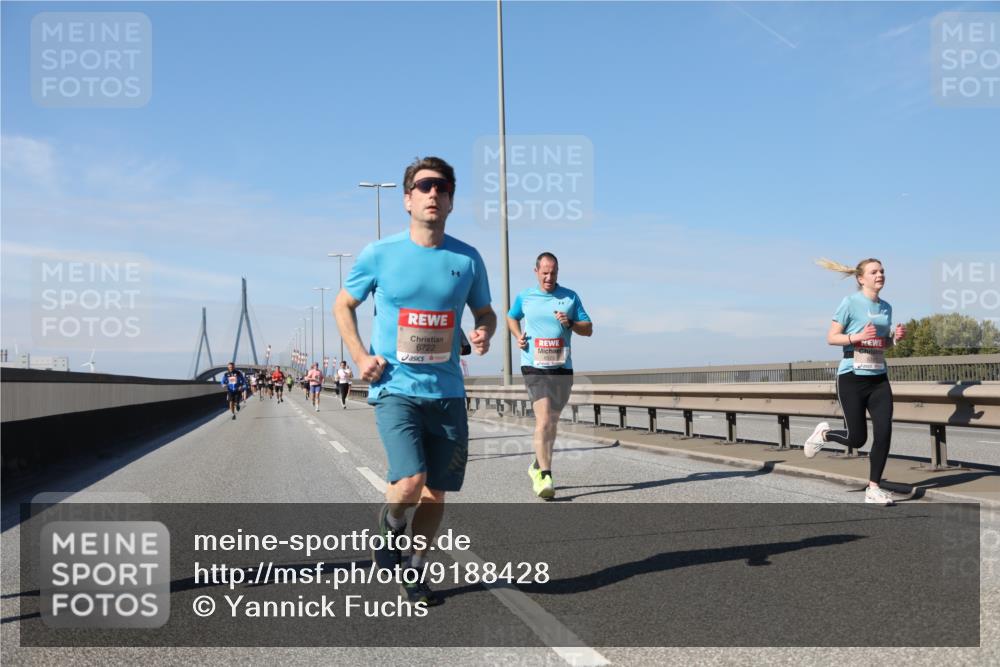 03.10.2025 - Köhlbrandbrückenlauf Yannick Fuchs http://msf.ph/oto/9188428 03.10.2025 11:47:31 Position 3 6722 meine-sportfotos.de