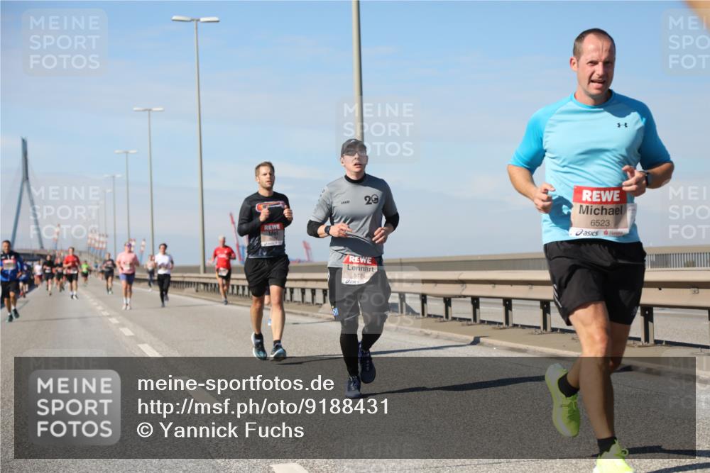 03.10.2025 - Köhlbrandbrückenlauf Yannick Fuchs http://msf.ph/oto/9188431 03.10.2025 11:47:32 Position 3 29, 5726, 6523 meine-sportfotos.de