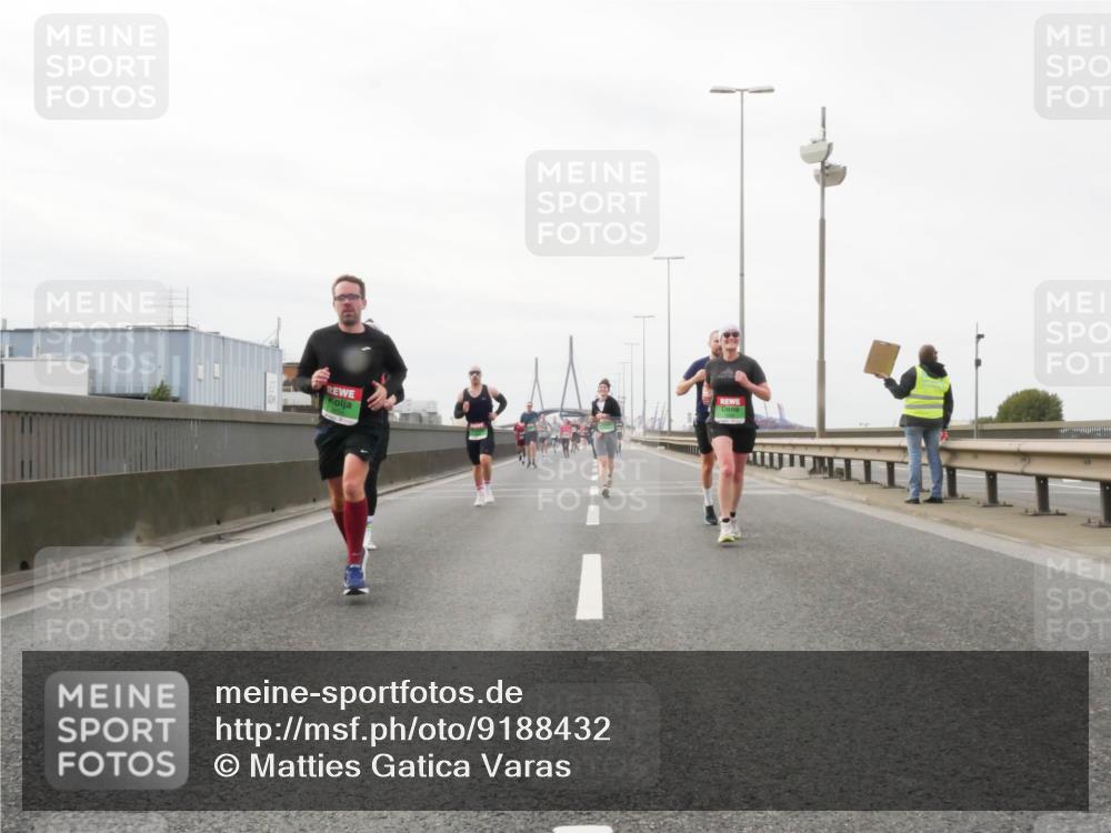 03.10.2025 - Köhlbrandbrückenlauf Matties Gatica Varas http://msf.ph/oto/9188432 03.10.2025 15:54:15 Position 3  meine-sportfotos.de