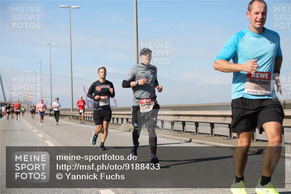 03.10.2025 - Köhlbrandbrückenlauf Yannick Fuchs http://msf.ph/oto/9188433 03.10.2025 11:47:32 Position 3 5726, 6523 meine-sportfotos.de