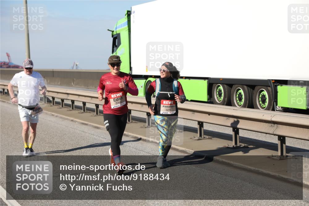 03.10.2025 - Köhlbrandbrückenlauf Yannick Fuchs http://msf.ph/oto/9188434 03.10.2025 12:07:48 Position 3 5368, 5276 meine-sportfotos.de