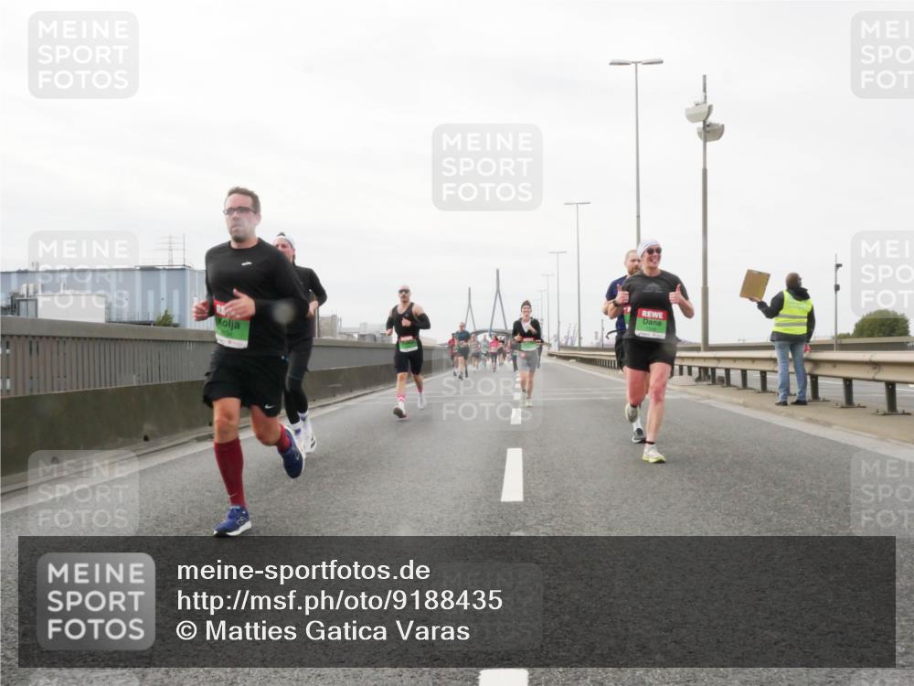 03.10.2025 - Köhlbrandbrückenlauf Matties Gatica Varas http://msf.ph/oto/9188435 03.10.2025 15:54:16 Position 3  meine-sportfotos.de