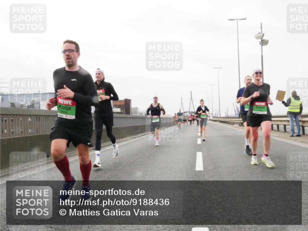 03.10.2025 - Köhlbrandbrückenlauf Matties Gatica Varas http://msf.ph/oto/9188436 03.10.2025 15:54:16 Position 3 8834 meine-sportfotos.de