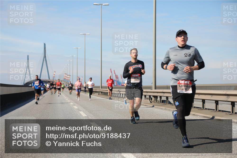 03.10.2025 - Köhlbrandbrückenlauf Yannick Fuchs http://msf.ph/oto/9188437 03.10.2025 11:47:32 Position 3 20, 6018 meine-sportfotos.de