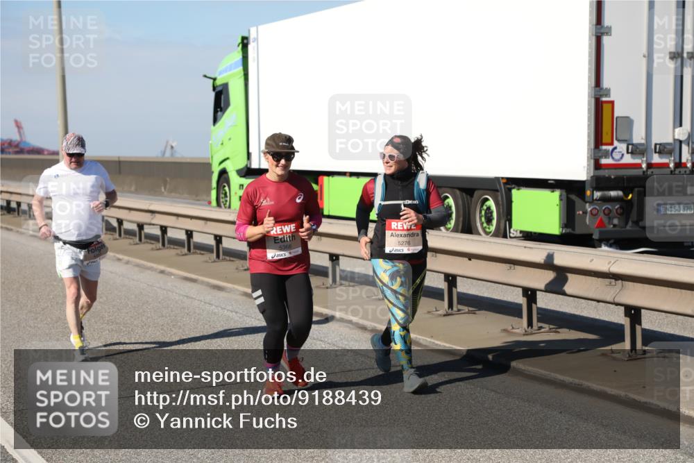 03.10.2025 - Köhlbrandbrückenlauf Yannick Fuchs http://msf.ph/oto/9188439 03.10.2025 12:07:48 Position 3 5368, 5276, 375 meine-sportfotos.de